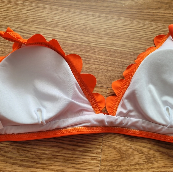 2/$35 NWOT bikini top. Marked XL but I would say more of a M/L at best - Picture 3 of 3